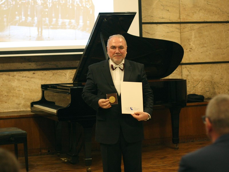 Professor Hristo Krotev Receives the Prestigious “Golden Lyre” 