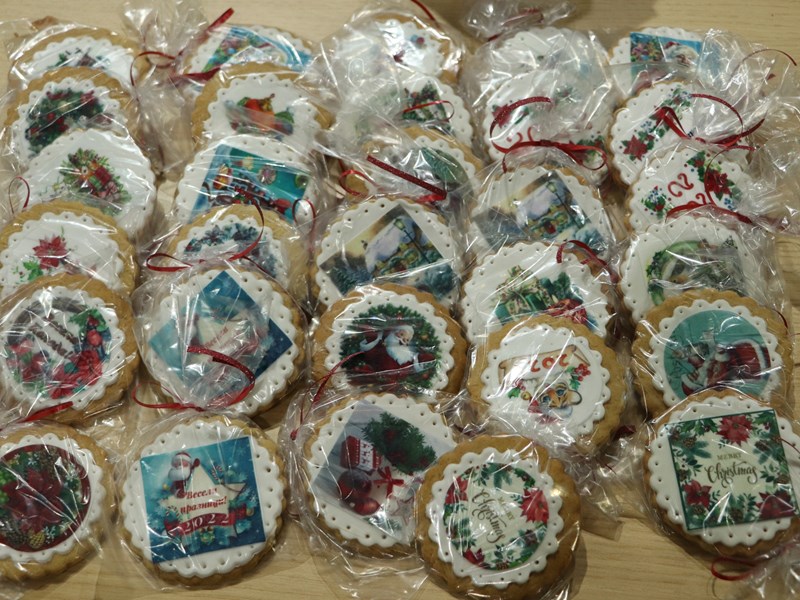 Radio AURA's Christmas cookies <br/> 